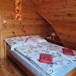 Pod Lasem Chalet *